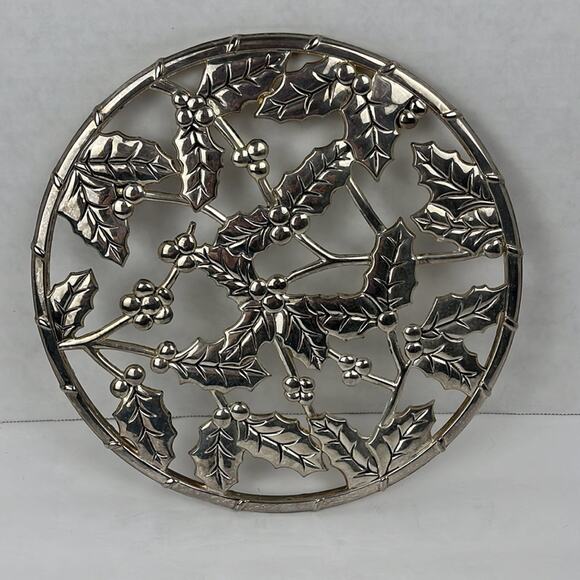 Holly and Berries Silvertone Trivet 9 inch Diameter Dinner Table Decor - Picture 2 of 6